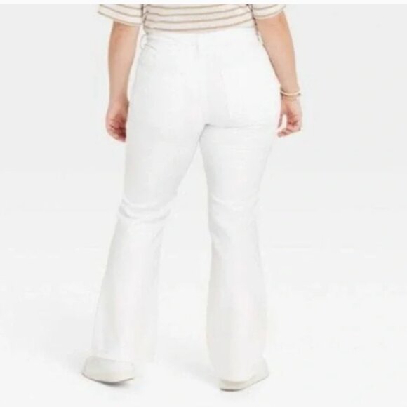 NWT Universal Thread White High Rise Flare Jeans SIZE 14 - Picture 4 of 8